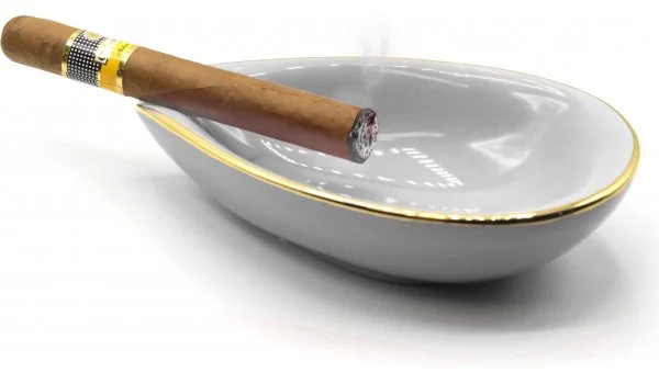 adorini keramička pepeljara za cigare s listom bijela