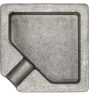 Les Fines Lames 모나드 재떨이, 원료 알루미늄