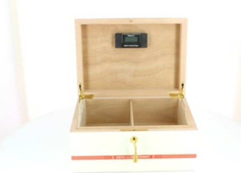 Hoyo de Monterrey Brand Humidor Free U.S. shipping